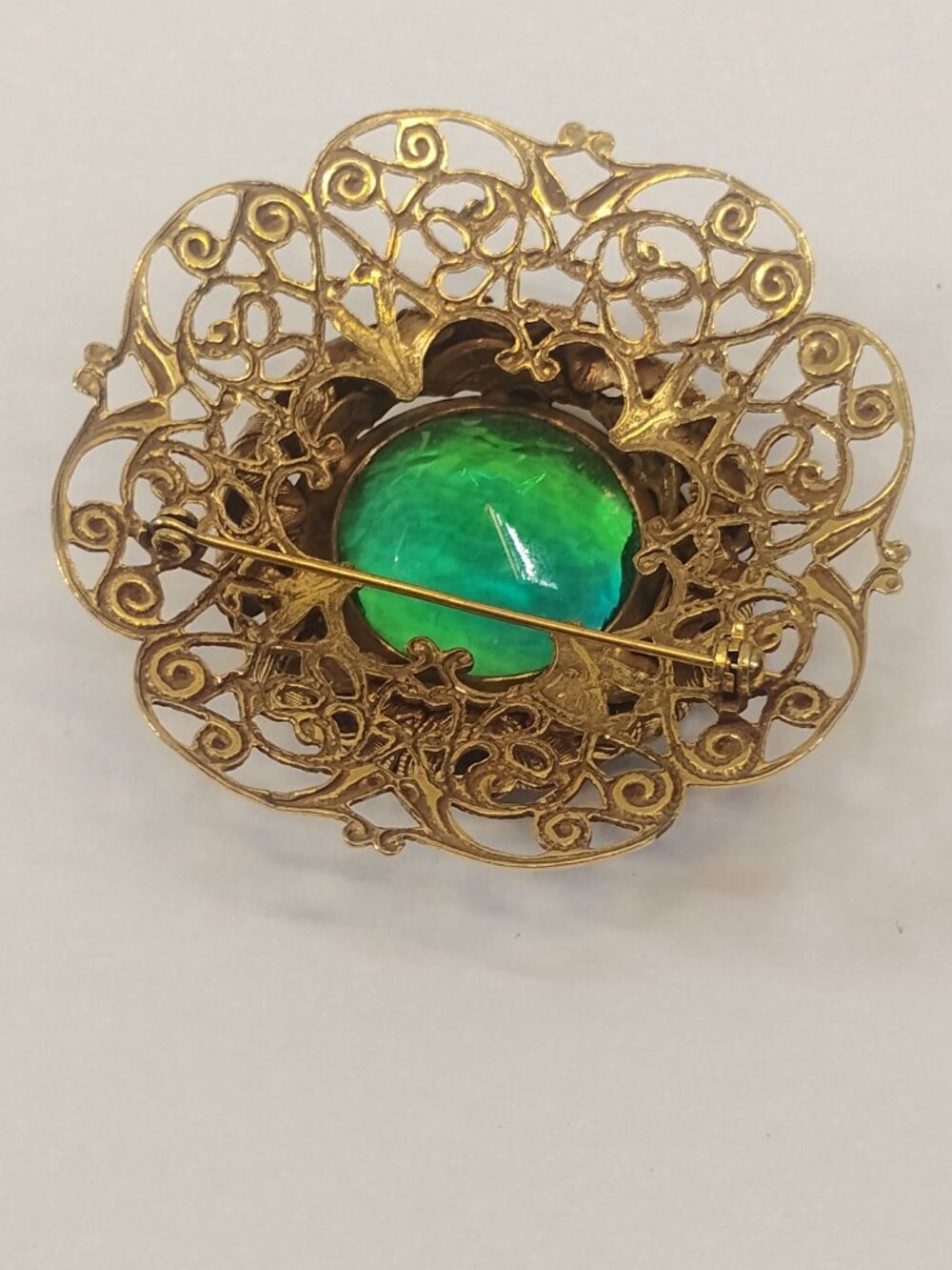 Vintage Brooch Pin Gold tone Large Green Stone Retro Jewelry Victorian Style - Picture 6 of 10